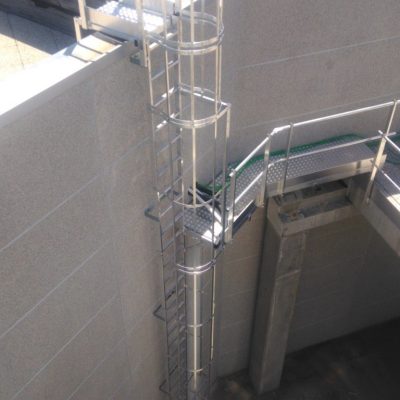 Scale con gabbia di sicurezza