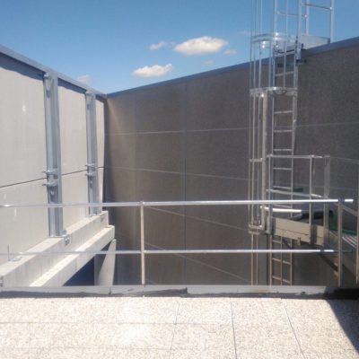 Scala con gabbia