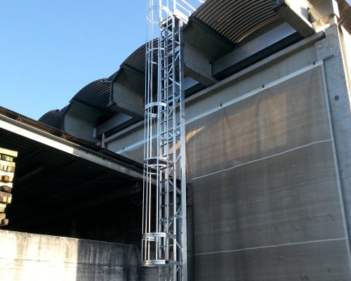 Scala con gabbia